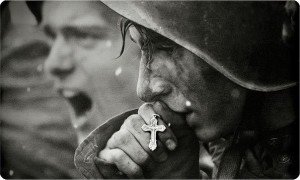Фото - Солдат молится